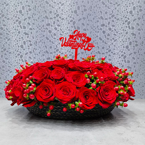 Rumeysa - Height: 45 cm
Width: 25 cm

This bouquet contains rose flowers.