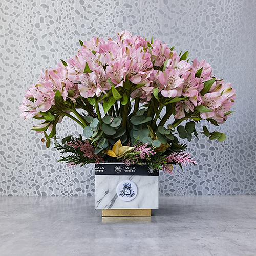 Meona - Height: 40 cm
Width: 40 cm
This box contains alstroemeria flowers.