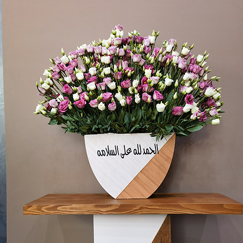 Aithne Pink - Height: 70 cm
Width: 70 cm

This box contains lisianthus flowers.