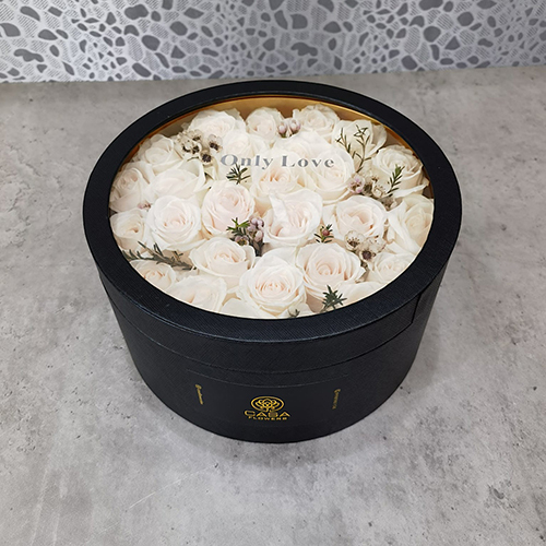 Irina - Height: 12 cm
Width: 24 cm This box contains rose flowers