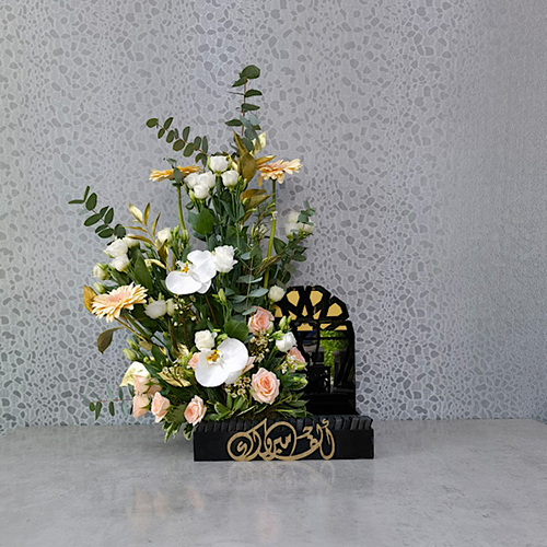 Freya 2 - Height: 60 cm
Width: 40 cm

This box contains gerbera flowers, lisianthus, orchids and eucalyptus with mubkhar.