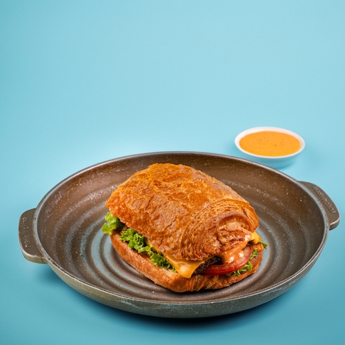 Croissant beef Burger - Lollo rosso lettuce, pickles, american cheese and miami sauce.