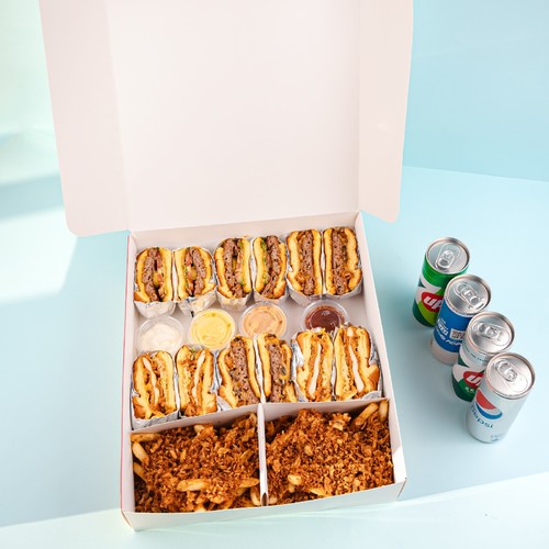 Diwaniya box burger - 6 burger ( 3 chicken ,3 beef )2 special French fries 4 soft drinks