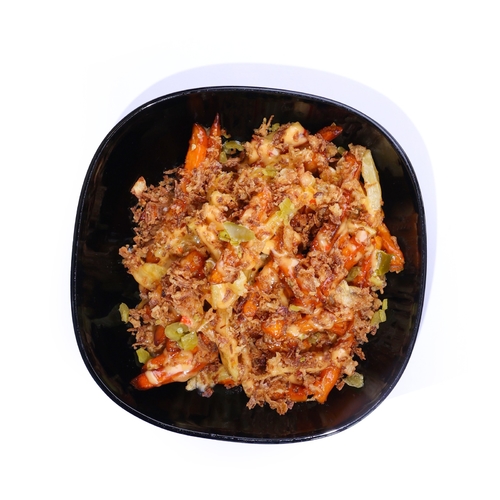 miami sweet fries - Sweet potato and regular potato fried and mix with sweet chilly sauce & topping with fried onion and jalapeño