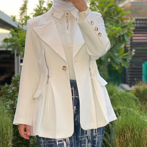 offwhite Blazer - توصيل البليزر فقط بعد العيد الطول ٢٧ انش الخام كريب مبطن