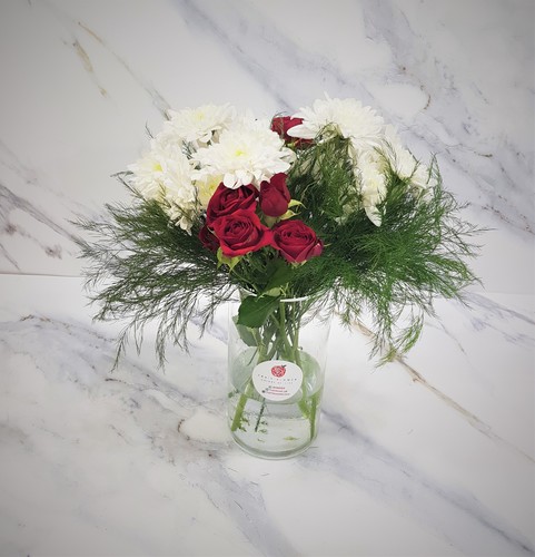 White Craze and Baby Roses Red in Vase 515 - White Craze, Baby Roses Red, Green Tree Tree, in Vase dimensions  Width 15 cm
 Height 35 cm