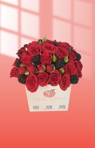 Red Roses 1310 - Red baby roses with fresh blackberries
hight 16 cm width 12 cm