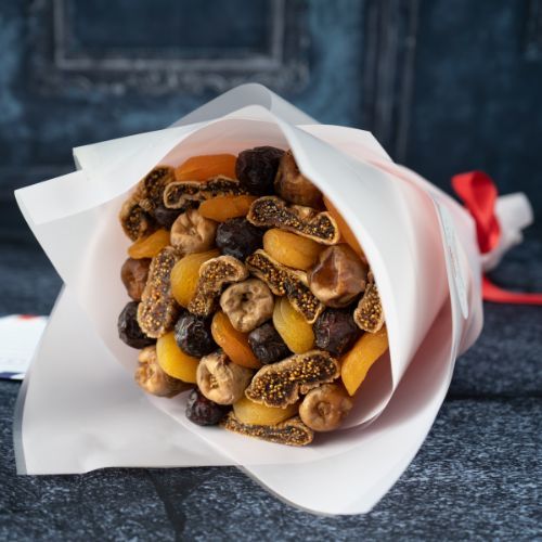 Fruit Flower - Dried Fruits Bouquet Cute 1010 - Luxurious dried fruits: Safawi dates Sagai dates Dried figs Dried apricots in a bouquet wrapped with pink and white wrapping height 45 cm width 20 cm