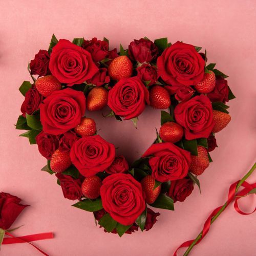 Heart Design 704 - A heart shape that’s covered with 8 Red roses, 10 Red baby roses, 2 green Italian rescus and 12 Strawberries. height 26 cm width 28 cm