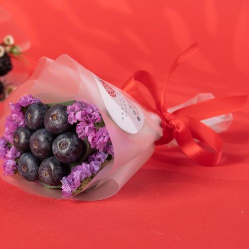 Blueberry Cute Bouquet 210 - Blueberry and purple statics  Dimensions 
 Height 15 Width 10