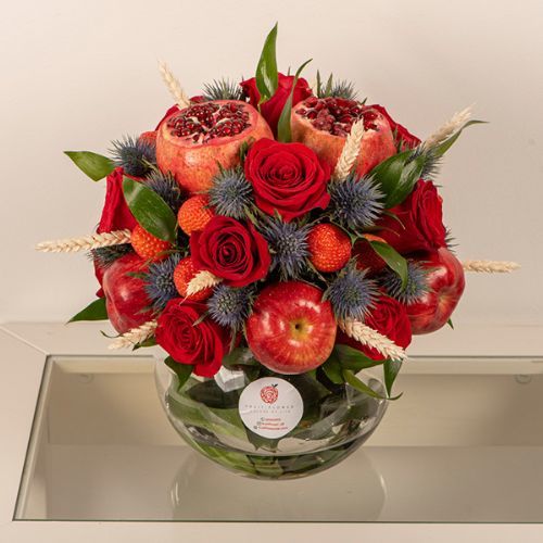 2 Pomegranate Vase 504 - 12 red roses 4 eryngiums 12 white sanabil 5 green rescus  2 rumman 5 red apple 12 strawberry 12 blackberries. Height 40 cm width 35 cm