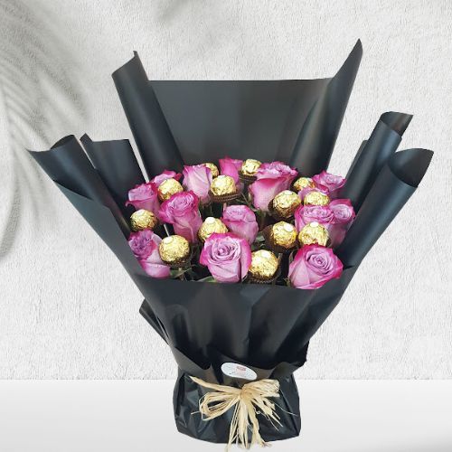 Roses With Ferrero Chocolate Bouquet 1715 - 15 Roses With 13 Ferrero Chocolate Bouquet Height 48 cm width 40 cm