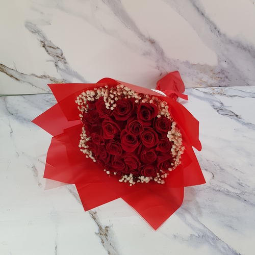 I love you 24 hours of the day 1128 - This stunning beautiful bouquet features 24 red roses accompanied by delicate gypsophilia flowers. The bouquet stands at an impressive height of 50 cm and has a width of 30 cm