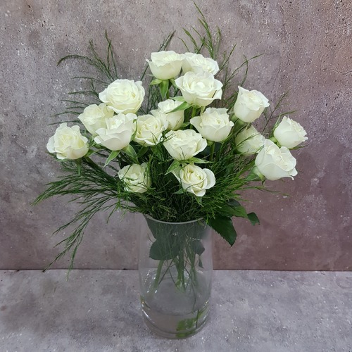 Baby Roses White in Vase 509 - Baby Roses White, Green Tree Tree, in Vase 
 dimensions  Width 15 cm
 Height 35 cm