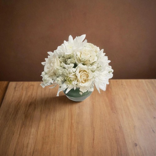 center piece white craze and baby rose red 1912 - center piece white craze, baby rose white and  white gypsophilia Height 15 width 10