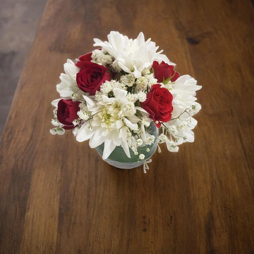 center piece white craze and baby rose red 1911 - center piece white craze, baby rose red and  white gypsophilia
  Height 15 width 10