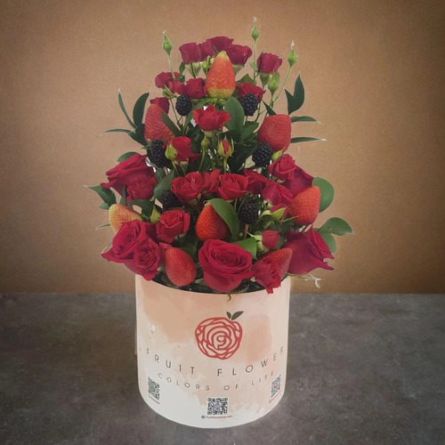 Strawberry and Red Baby and Big Rose in round box 791 - 5 Red Roses,5 Baby Rose stems Red and Green Rescus with 8 Strawberry and 6 Blackberry in Round Box. Height-45 cm Width-25 cm