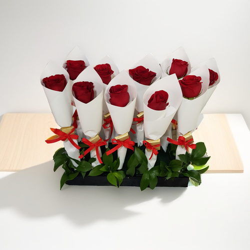 giveaway tray with roses and wafer chocolate 239 - Indulge in the timeless elegance of our exquisite bouquet featuring: 10 stunning roses, beautifully arranged and complemented by a luxurious red ribbon. This enchanting gift comes with 10 delectable wafer chocolates, all presented in: a stylish acrylic tray measuring 40 in height and 16.5 cm in width.
Perfect for expressing love, appreciation, or celebration, this arrangement is sure to leave a lasting impression on your special someone. Elevate any occasion with this charming combination of floral beauty and sweet treats.