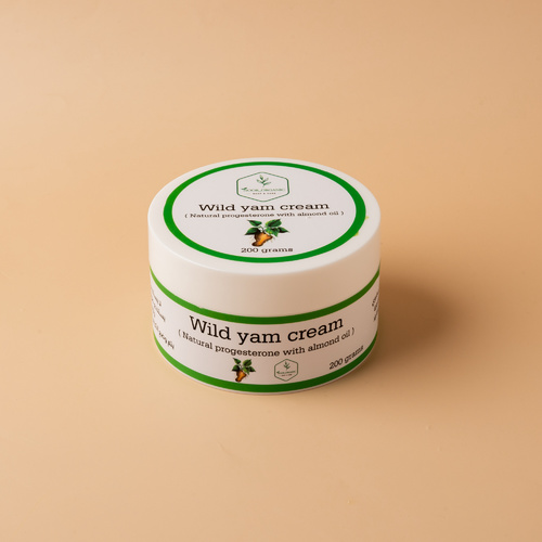 كريم البطاطا البرية العضوية ( wild yam cream ) كريم بروجسترون طبيعي 200 grams - تخفيف حدة الأعراض المرافقة لمرحلة انقطاع الطمث.✅ تخفيف حدة أعراض المتلازمة السابقة للحيض.✅ محاربة بعض المشكلات الصحية المتعلقة بالهرمونات ✅الجنسية✅ وإعادة التوازن لهذه الهرمونات، لا سيما لدى النساء اللواتي تجاوزن سن انقطاع الطمث. ✅لحالات هيمنة الاستروجين  ✅ممتاز للتكيسات  ✅ممتاز لضبط الهرمونات  ✅جيد للمحافظة على هرمونات المرأة بشكل عام بسبب الإجهاد  
 _ ينظم الهرمونات - مفيد لحالات آلام الطمث  - ⁠للتكيسات  - ⁠لحالات الهبات الساخنه والتعرق الليلي  - ⁠الأورام الليفية  - ⁠عدم انتظام الدورة  - ⁠او كوقاية من لخبطة الهرمونات 
 يوضع مرتين يوميا على مكان الغدة الدرقية والصدر وبين الأفخاذ وأعلى البطن لمدة ٣ أسابيع ولا يستخدم وقت الدورة الشهرية  
 اما النساء اللاتي توقف لديهن الطمث يتم وضع الكريم ٣ أسابيع في الشهر ووقفه أسبوع واحد فقط