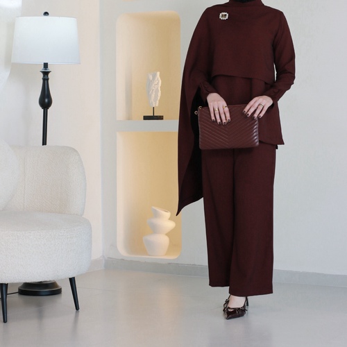 ست برقندي - قطعتين توب والشال ثابت فيه بنطلون هاي ويست طول التوب ثابت ٢٩ و٣٠ حسب المقاس
اللي تبي طول معين تكتب بالملاحظات