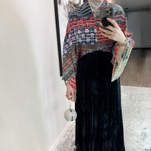 لون زيتي - دراعه واسعه متوفره ب٤ مقاسات وطولين فقط الرجاء الاختيار من المقاسات والاطوال المكتوبه
 الصدر فري سايز المقاس فقط للخصر والورك التوصيل قبل رمضان بدون تحديد يوم معين