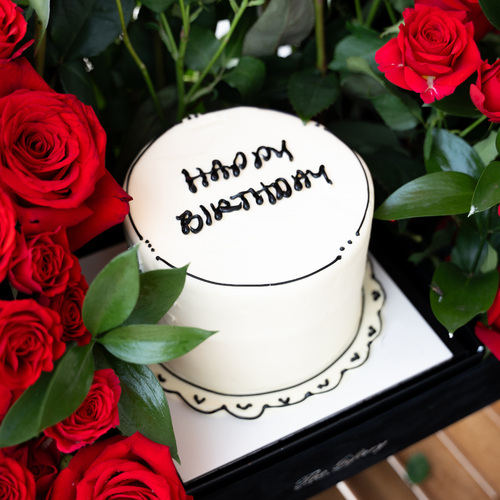 White Round Birthday Cake - Flavor: Red Velvet & Chocolate Size: 3-4 Persons Candles