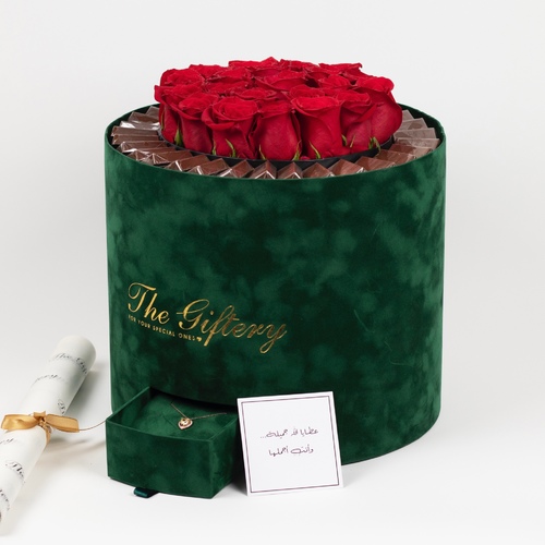 Green Necklace Box with Chocolate - - The Giftery Special Velvet Box - (20-25) Roses - 30 Pieces of Premium Belgian Chocolate - Silver Gold Plated Necklace - Gift Card (optional)