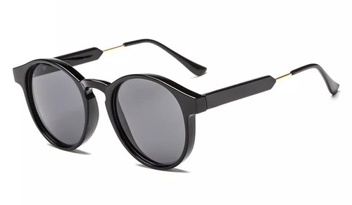 Modern classic black sunglasses - Gender: Unisex Color: Black and gold Frame material: PC+Metal Lenses material: PC Lenses optical attribute: UV400 Size: Adult size