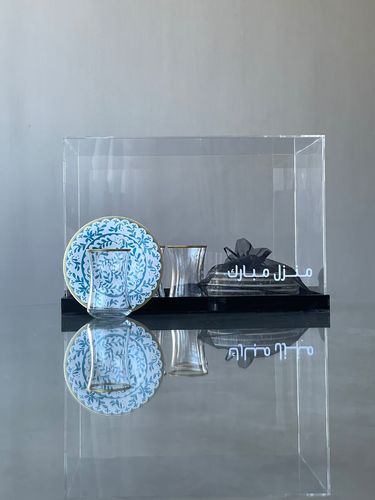 Istikanat - An acrylic box that contains 6 tea cups with 6 plates.