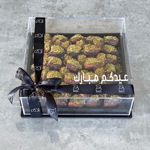 Khaneen Date Box - haneen box contains luxury Medjool dates with our special filling with walnuts, saffron and a pinch of cardamom, between 60-64 pieces. You can also choose 5 types of our fillings. You can write the gift card in the notes box