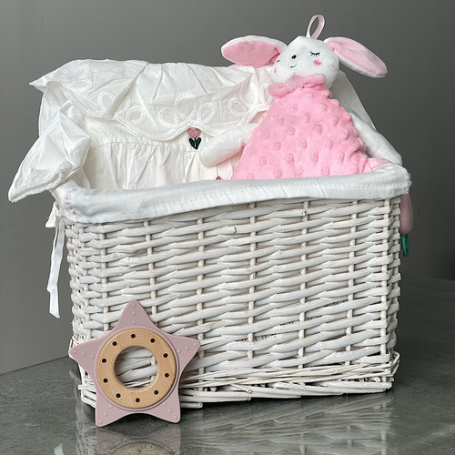 Princess basket - The product contains clothes of size 3-6 months and a doll