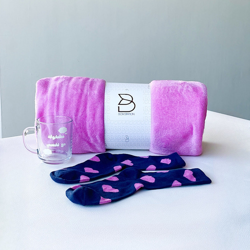 Relaxation Moment - An ideal set featuring a luxurious blanket, a stylish mug, and warm socks, designed to bring comfort and warmth to every moment.