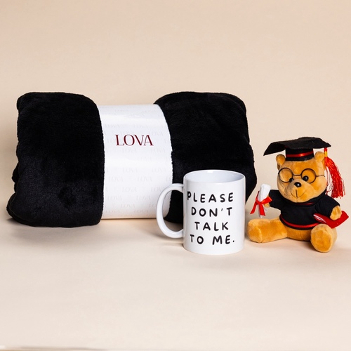 Graduation 2025 - The product contains a blanket with a cup and a graduation bear.