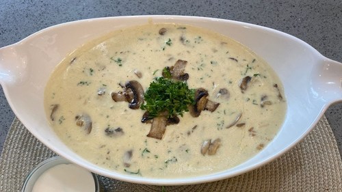 Chicken soup with mushrooms - شوربة الدجاج بالفطر