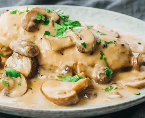 chicken with mushroom cream - ستربس الدجاج بكريمة الفطر