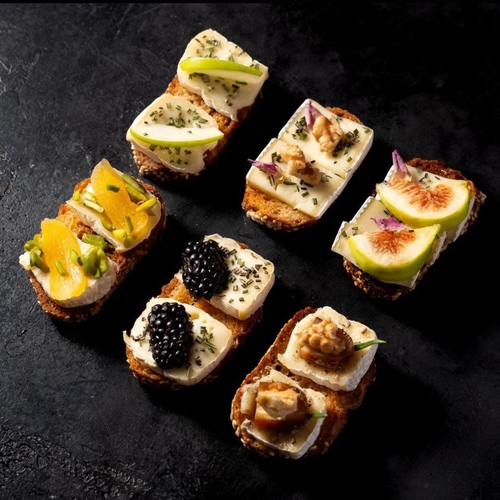 Brie  Crostini 24 pcs