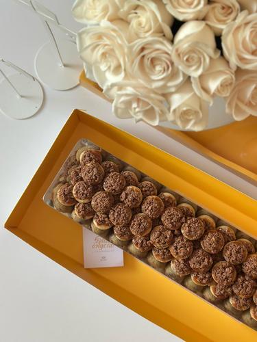 Blondie bites tray - Blondi bites with 3 chocolate mix topped with crunchy pecan caramel and sprinkle of rock salt. Tray weight is 1250 grams. served with a luxury tray .