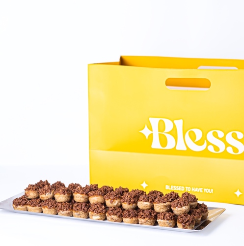 Blondie bites tray - Blonde bites with 3 chocolate mix topped with crunchy pecan caramel and sprinkle of rock salt. 
 (53 pieces) served with a luxury tray . Try it today and enjoy&nbsp;20% OFF&nbsp;with code:&nbsp;B20