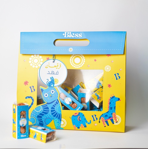 Giveaways  box for Boys - Giveaways box&nbsp; for boys contains either 24 or 30 holders , each holder contains 3 pieces of cookie bites with name customization stickers , please do not forget to mention the child name
