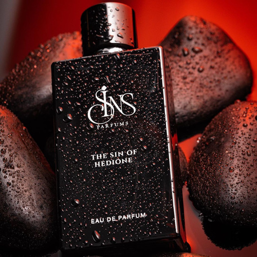 Sins Parfums - THE SIN OF HEDIONEدفع مسبق - البرغموت، الفلفل، فرمون الهايدوين، اخشاب العنبر، الامبروكسان، المسك، العنبر.