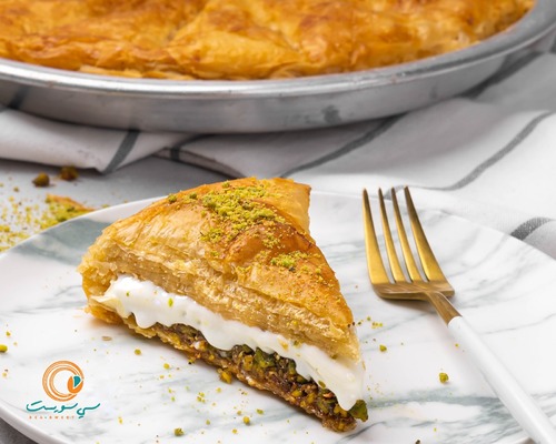 baklava with ice cream - بقلاوة الايسكريم امتزاج بين البقلاوة التركية اللذيذة وآيسكريم المستكة