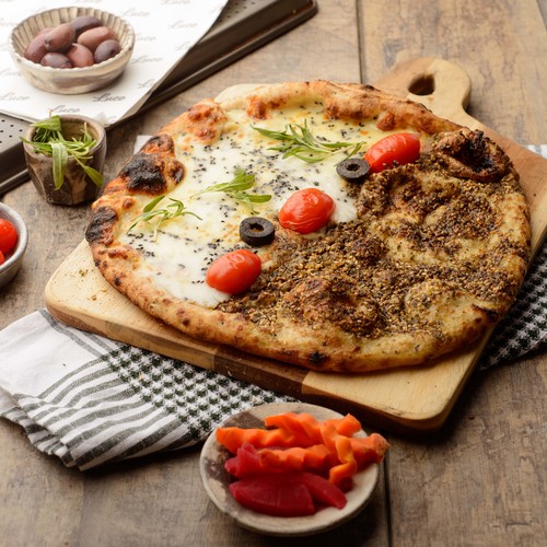 منقوشة نص بنص زعتورة وجبن