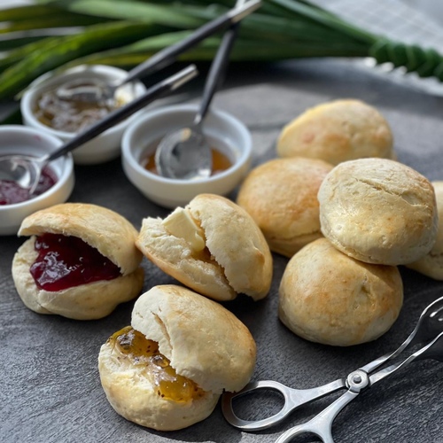 scones - 9pcs served with jam on the side